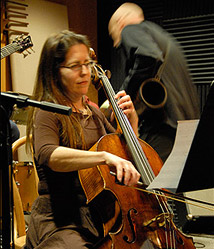 Amy Brodo (cello)